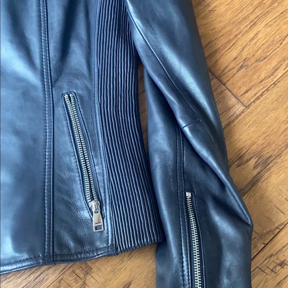 **BRAND NEW ** Navy Blue Danier Leather Jacket - Picture 4 of 10